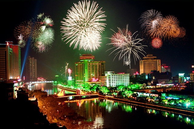 優秀獎-火樹銀花不-黃可明夜城